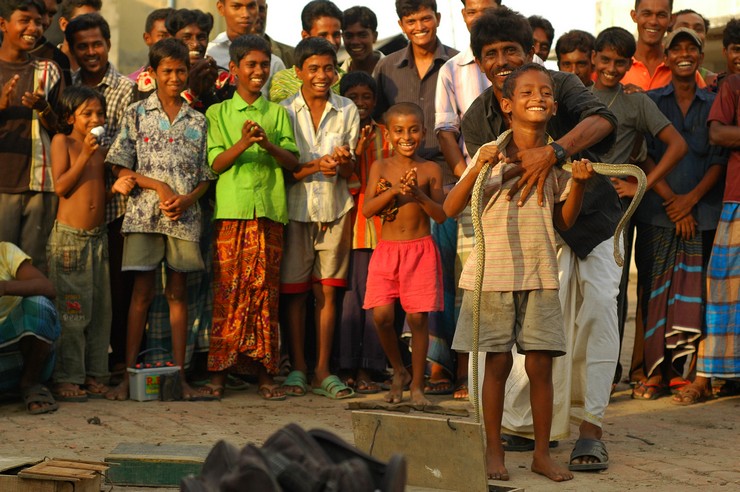 Mongla, sztuczka z wężem (Bangladesh 2008)
